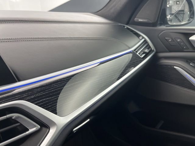 Used 2022 BMW X7 M50i w/ Dynamic Handling Package image 13