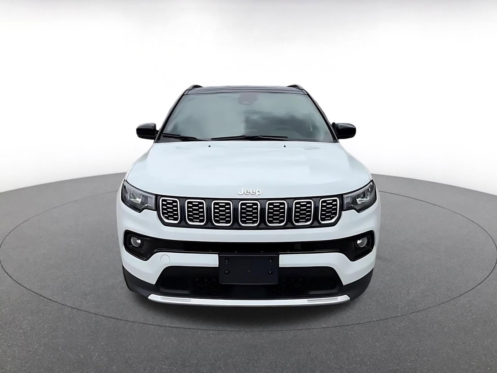 Used 2025 Jeep Compass Limited AWD/4WD image 5
