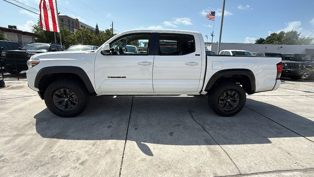 Used 2021 Toyota Tacoma SR5 w/ Trail Edition image 11