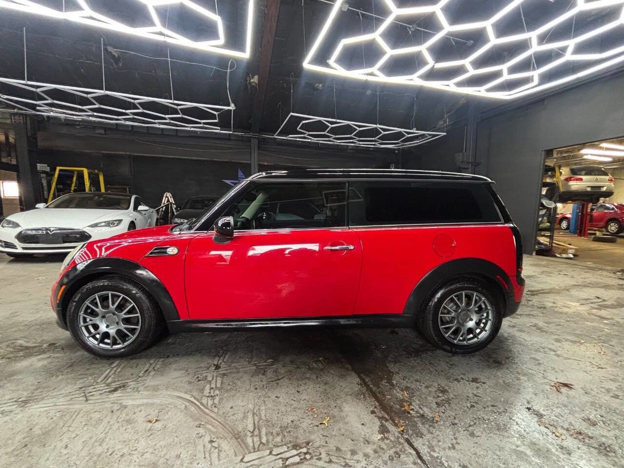 Used 2011 MINI Cooper Clubman image 3