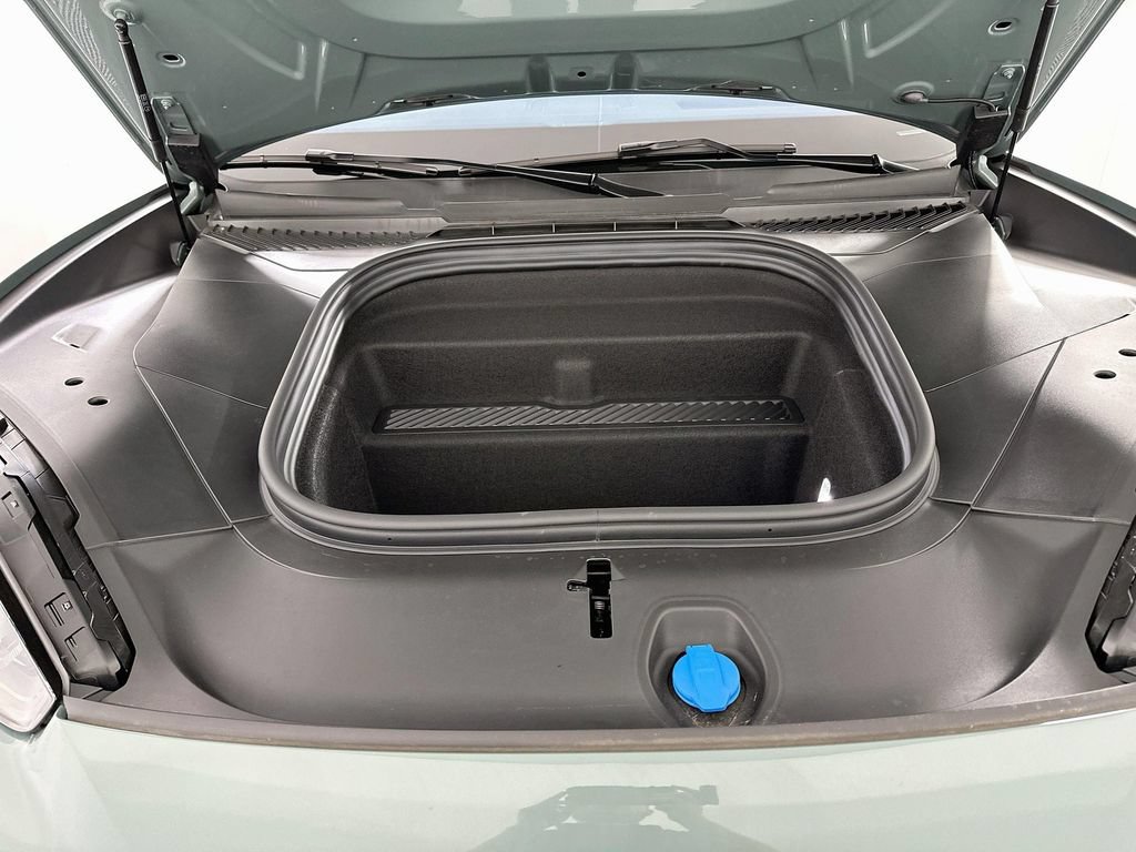 New 2026 Porsche Cayenne Electric AWD/4WD image 32