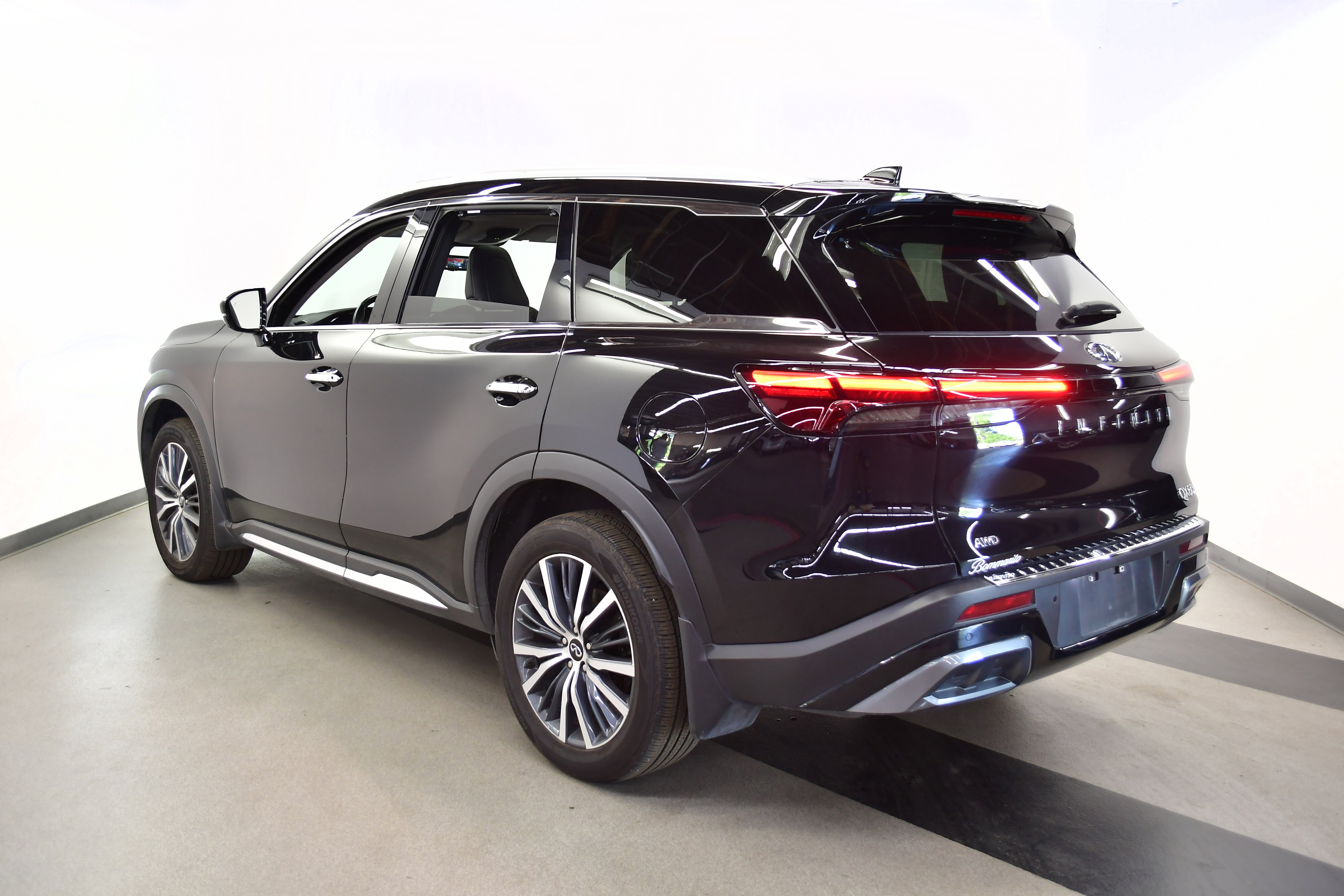 Used 2023 INFINITI QX60 Sensory w/ Vision Package AWD/4WD image 5