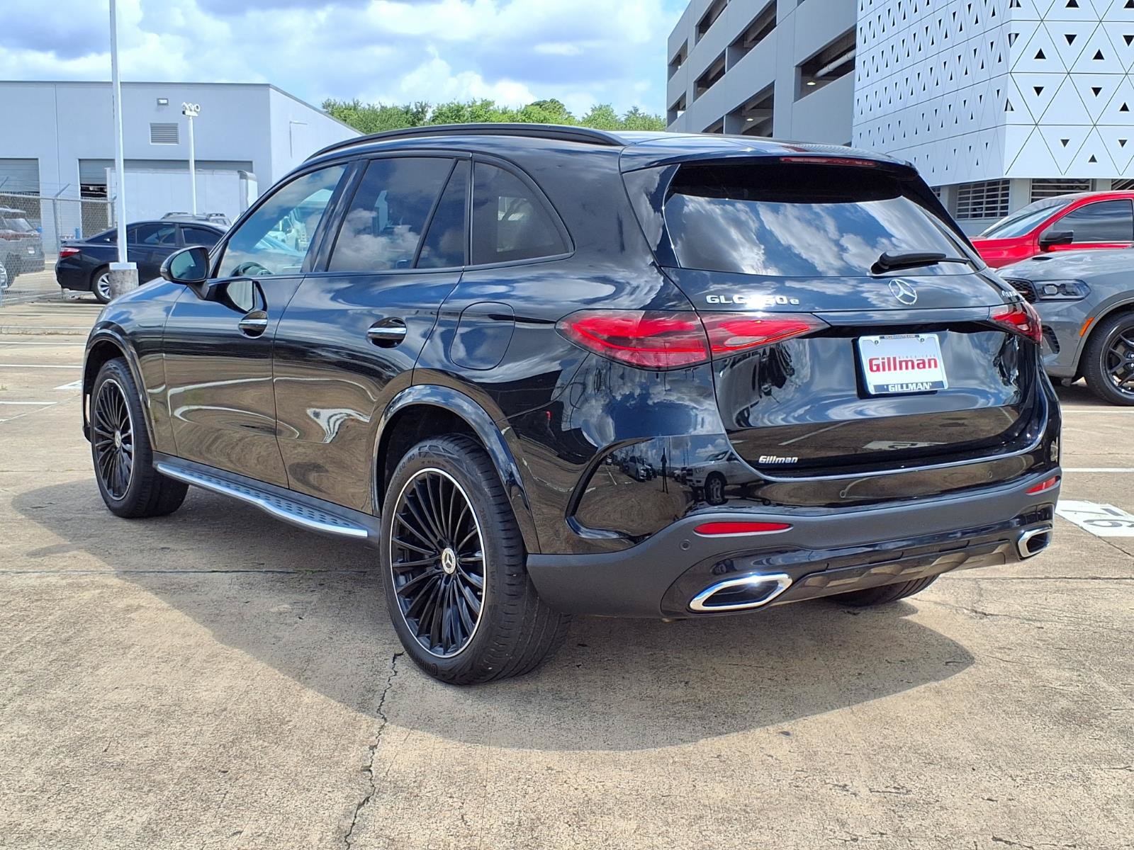 Used 2025 Mercedes-Benz GLC 350e 4MATIC image 4
