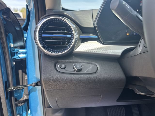 New 2026 Chevrolet Trax LT w/ LT Convenience Package FWD image 18