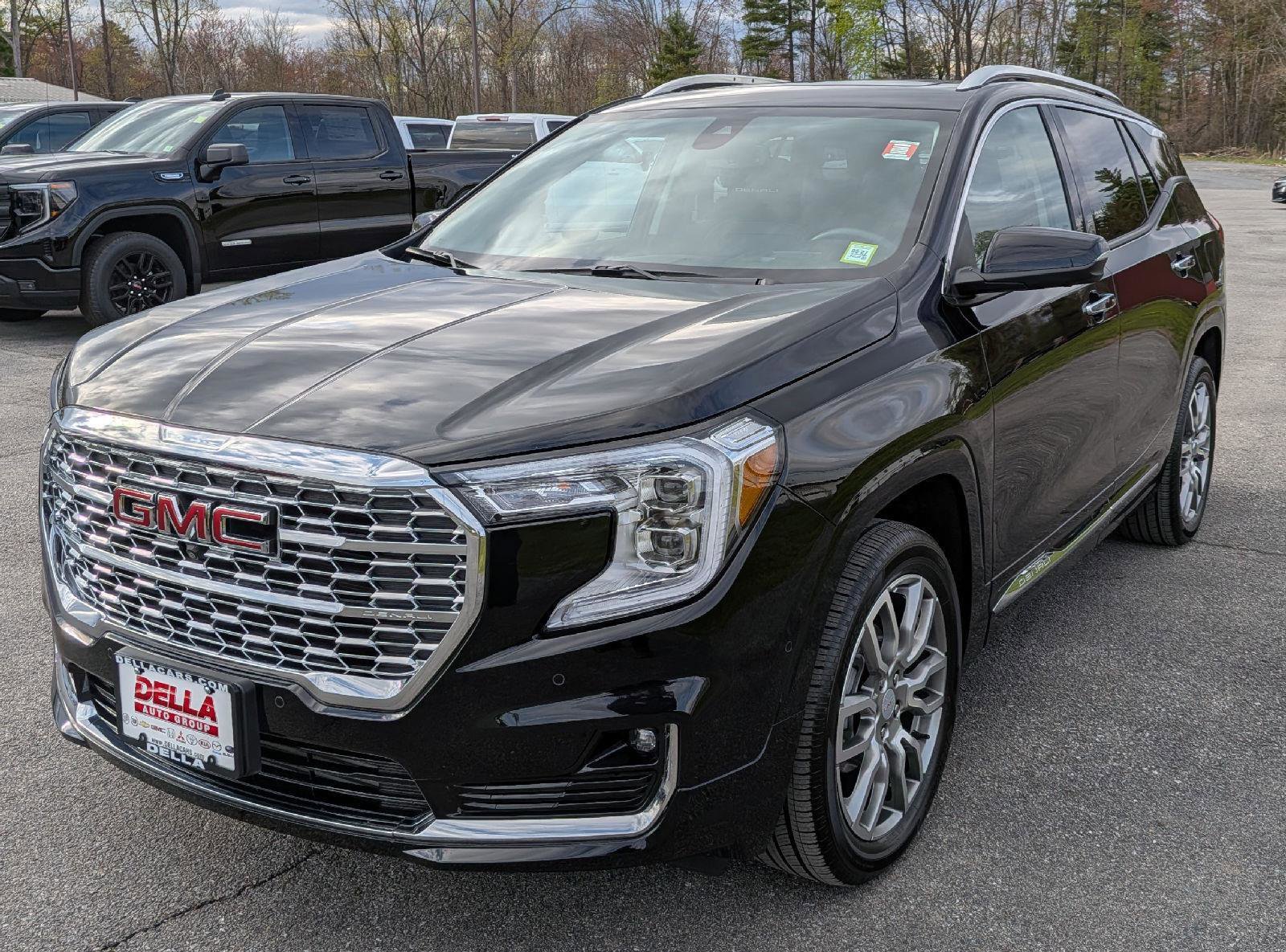 Used 2024 GMC Terrain Denali w/ Denali Premium Package AWD/4WD image 5
