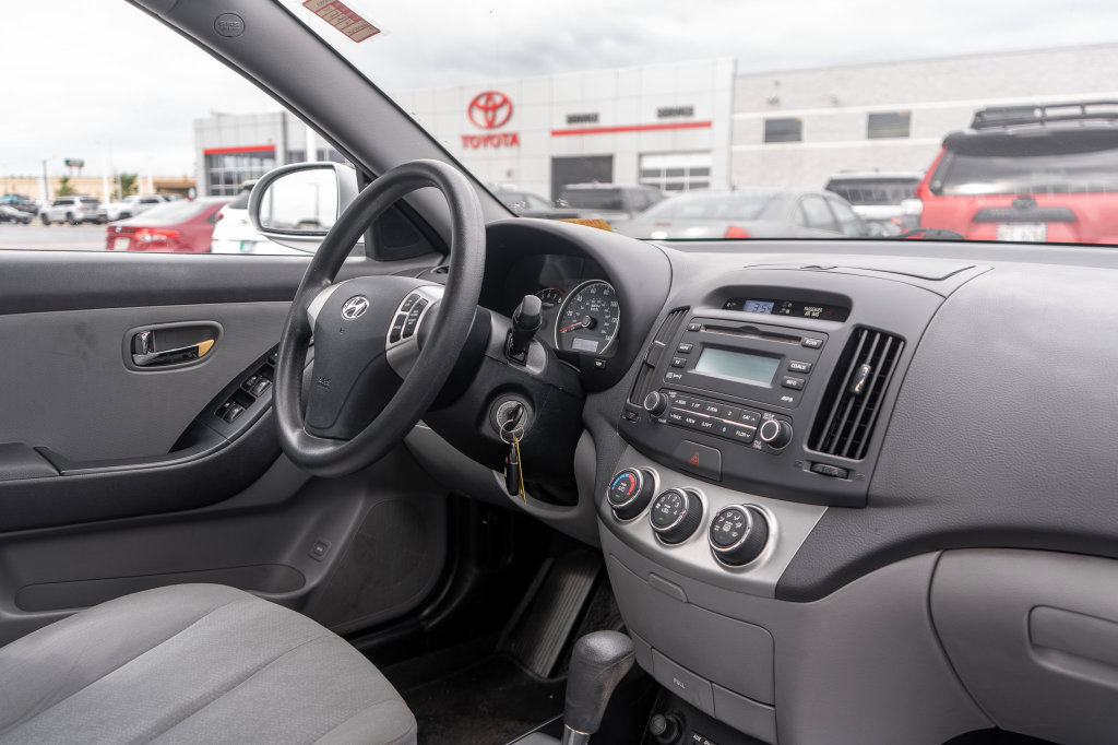 Used 2010 Hyundai Elantra GLS FWD image 11