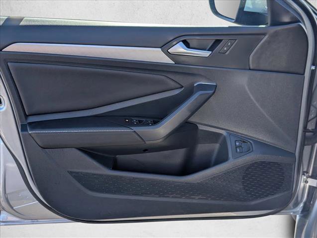 Used 2024 Volkswagen Jetta SE image 10