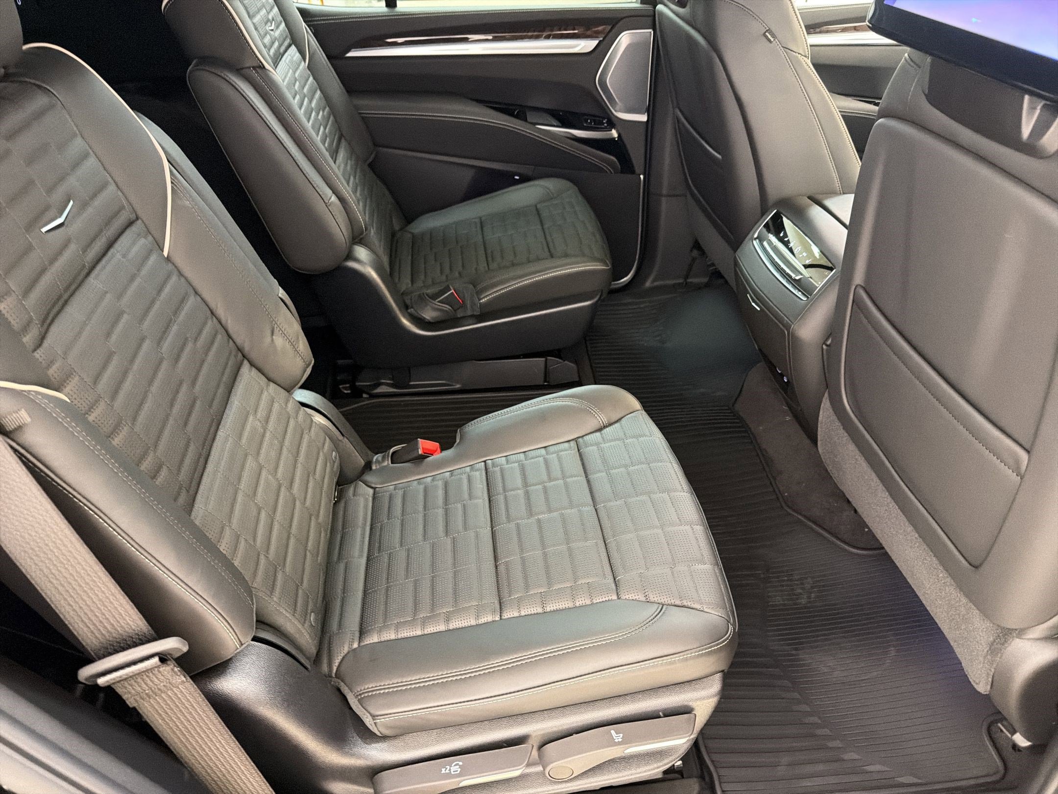 New 2026 Cadillac Escalade Platinum Sport w/ LPO, ONYX Package AWD/4WD image 26