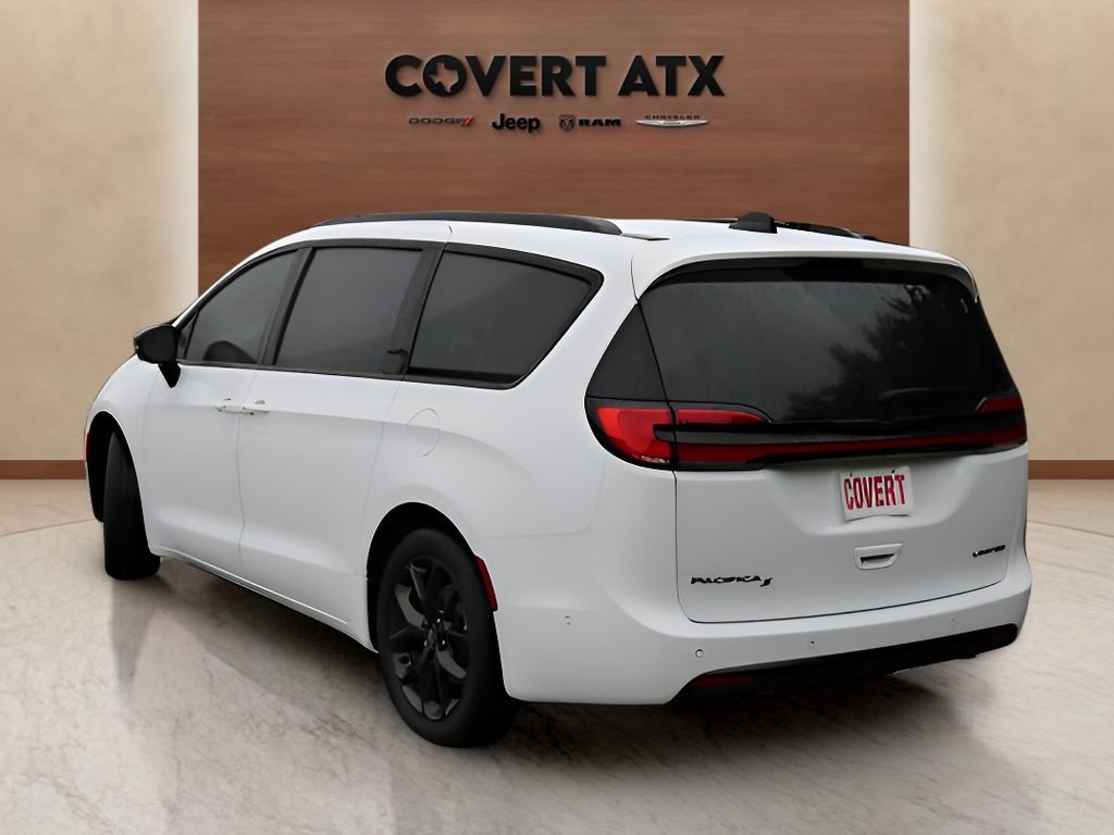 Used 2025 Chrysler Pacifica Limited FWD image 3