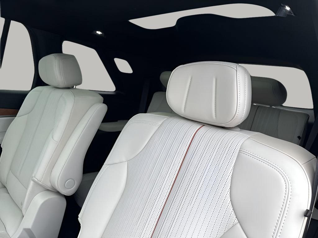 Used 2026 Cadillac Vistiq Luxury w/ LPO, Floor Liner Package image 45