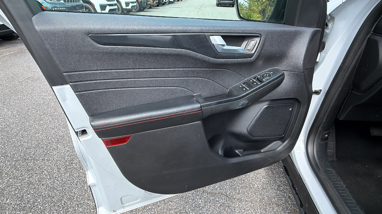 Used 2025 Ford Escape ST-Line FWD image 14