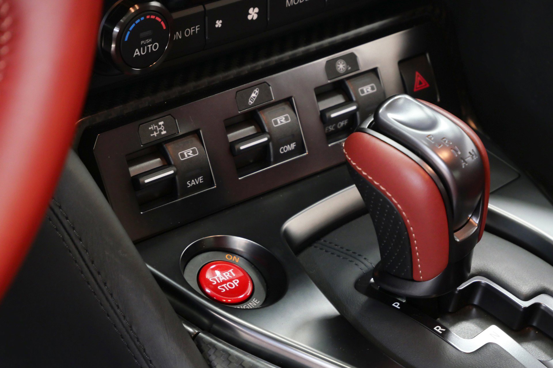 Used 2024 Nissan GT-R Premium w/ Premium Interior Package AWD/4WD image 30