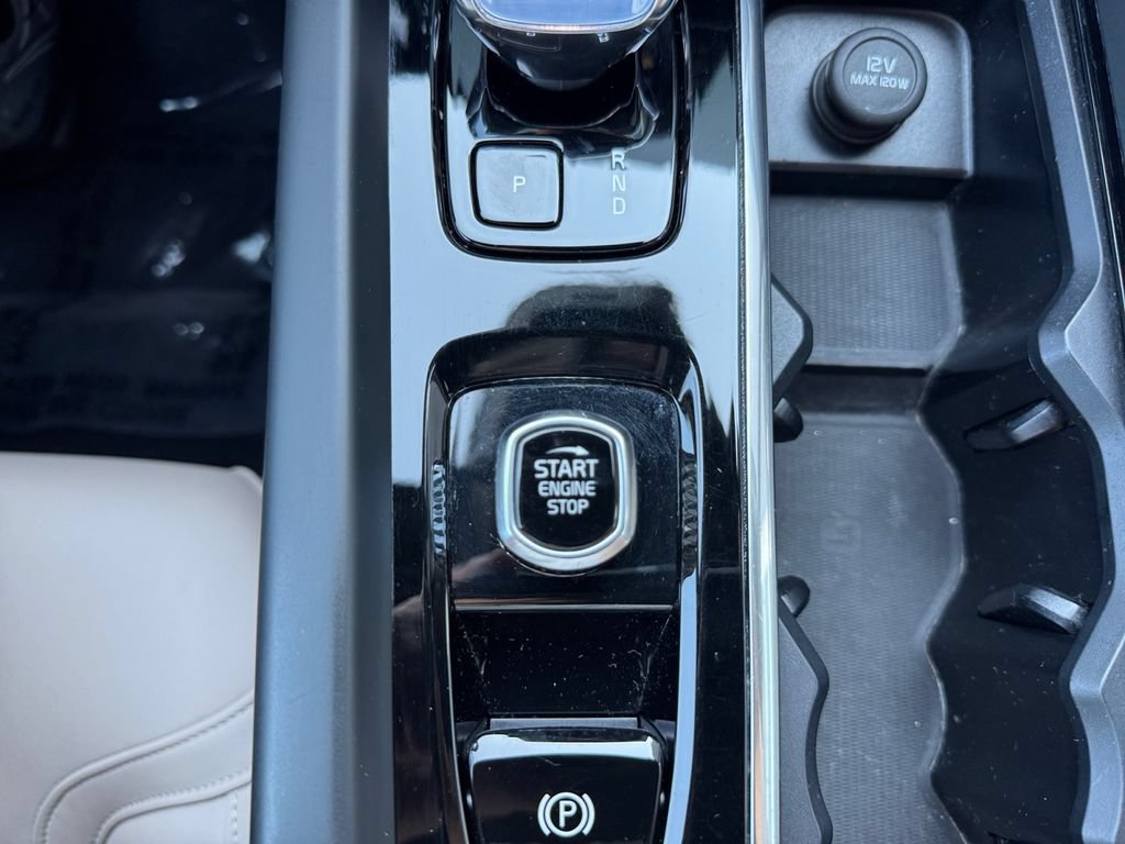 Certified 2026 Volvo XC60 B5 Plus AWD/4WD image 17
