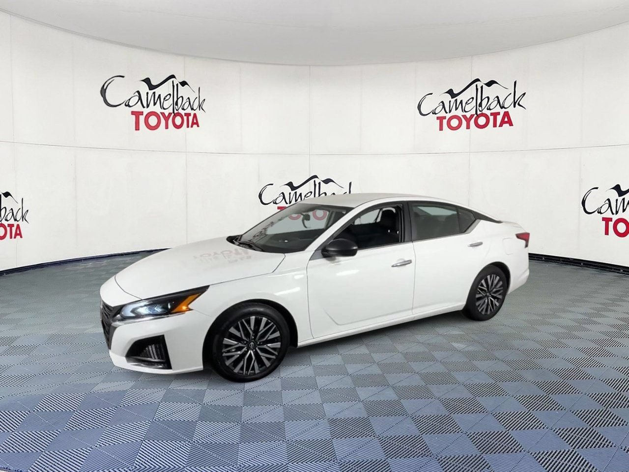Used 2025 Nissan Altima 2.5 SV FWD image 7