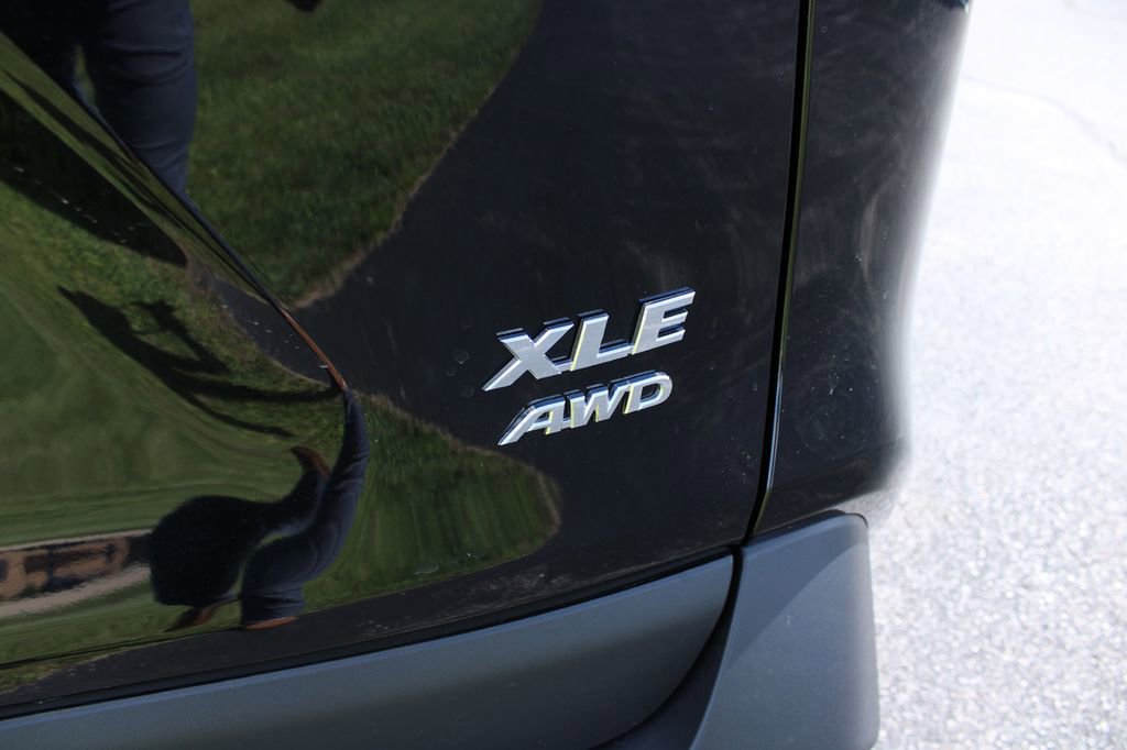Used 2023 Toyota RAV4 XLE AWD/4WD image 8