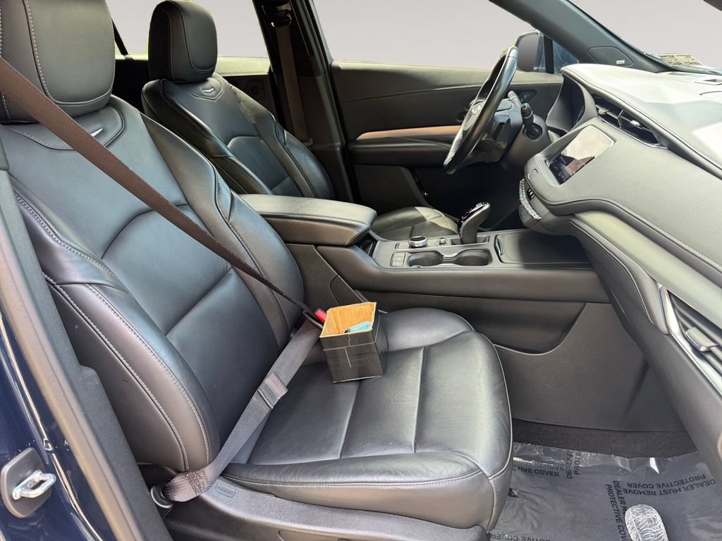 Used 2022 Cadillac XT4 Premium Luxury w/ Enhanced Visibility Package AWD/4WD image 15