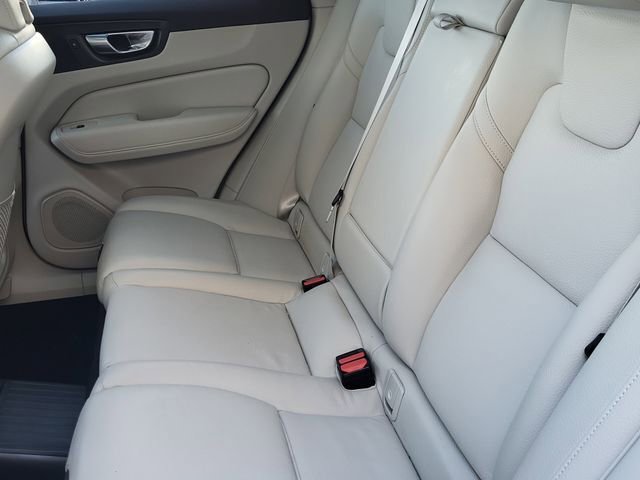 Used 2023 Volvo XC60 T8 Plus image 15