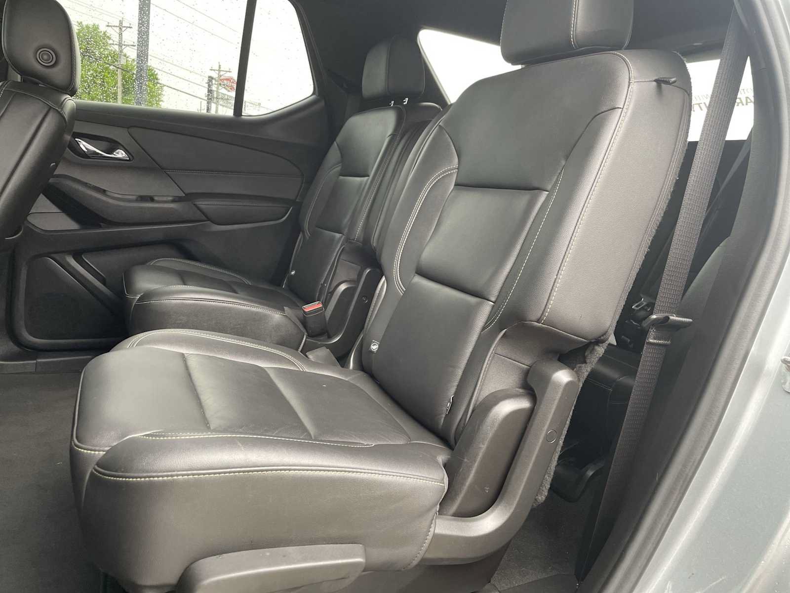 Used 2023 Chevrolet Traverse LT FWD image 24