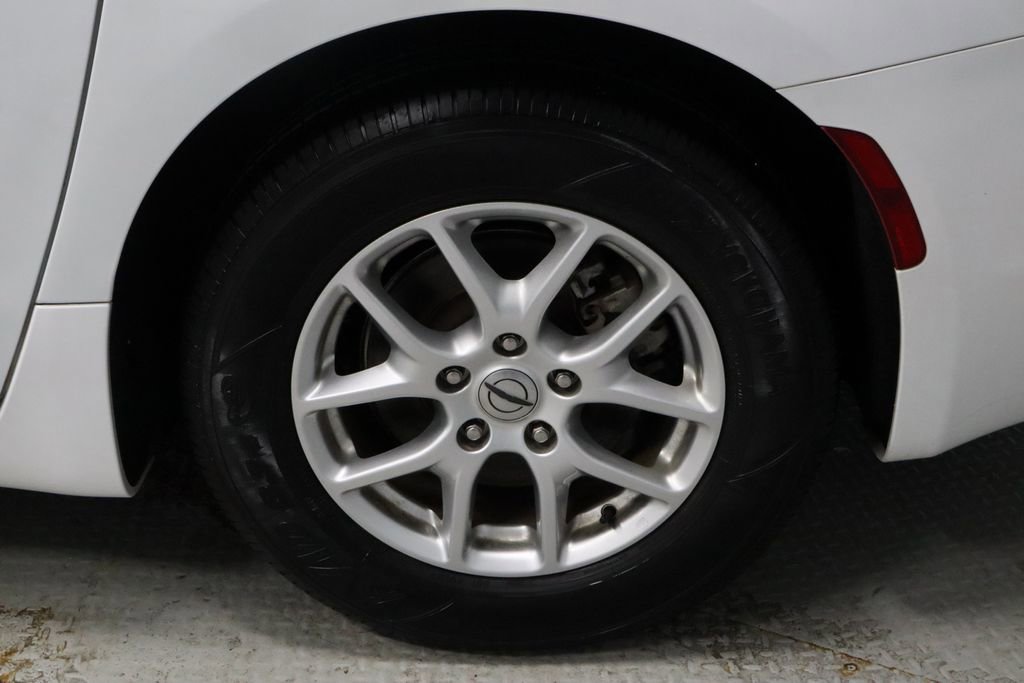 Used 2023 Chrysler Voyager LX image 18