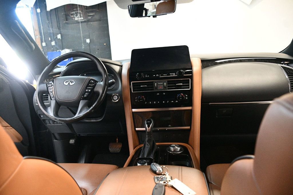 Used 2024 INFINITI QX80 Sensory AWD/4WD image 5