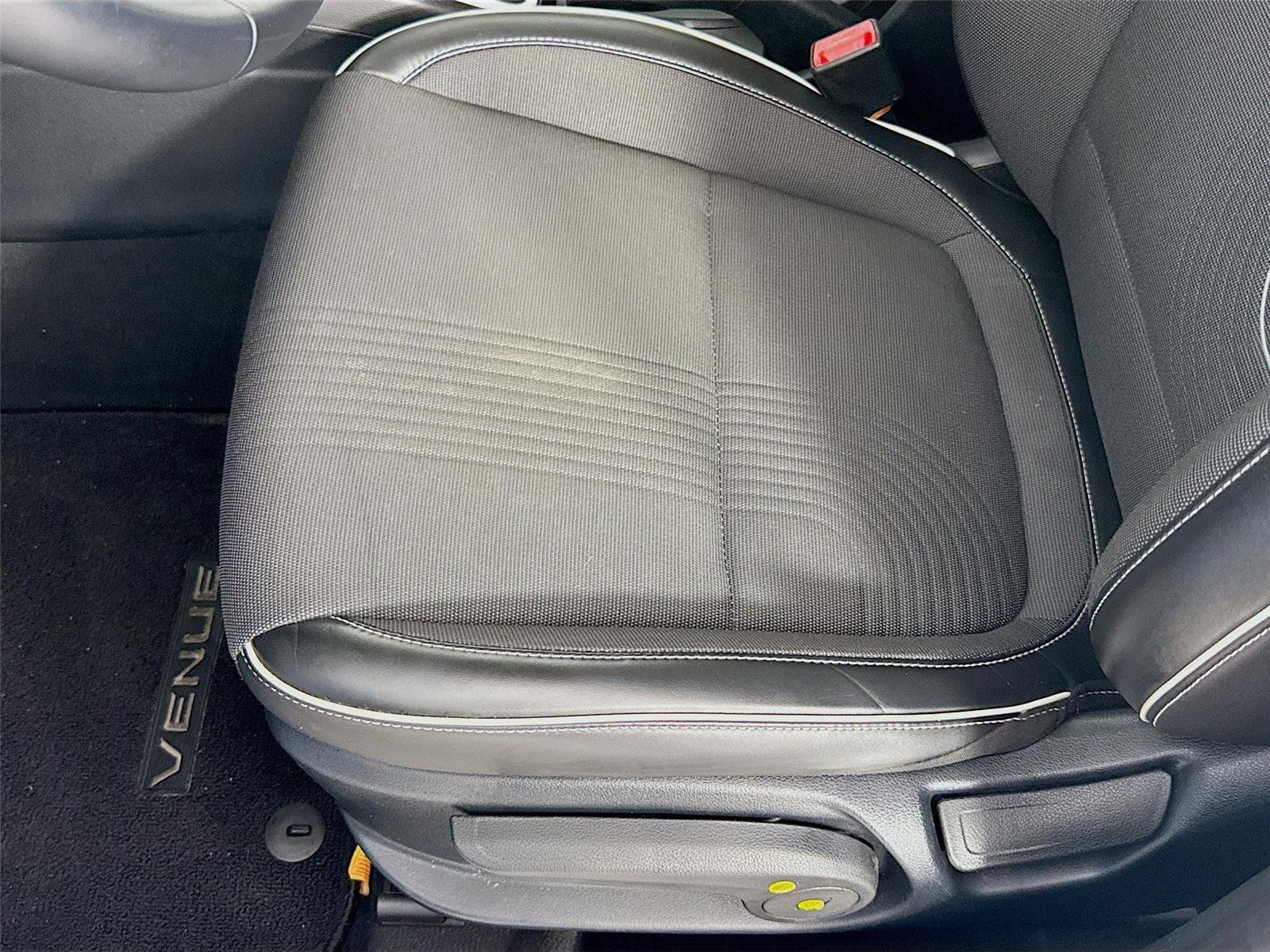 Used 2023 Hyundai Venue Limited w/ Cargo Package FWD image 20