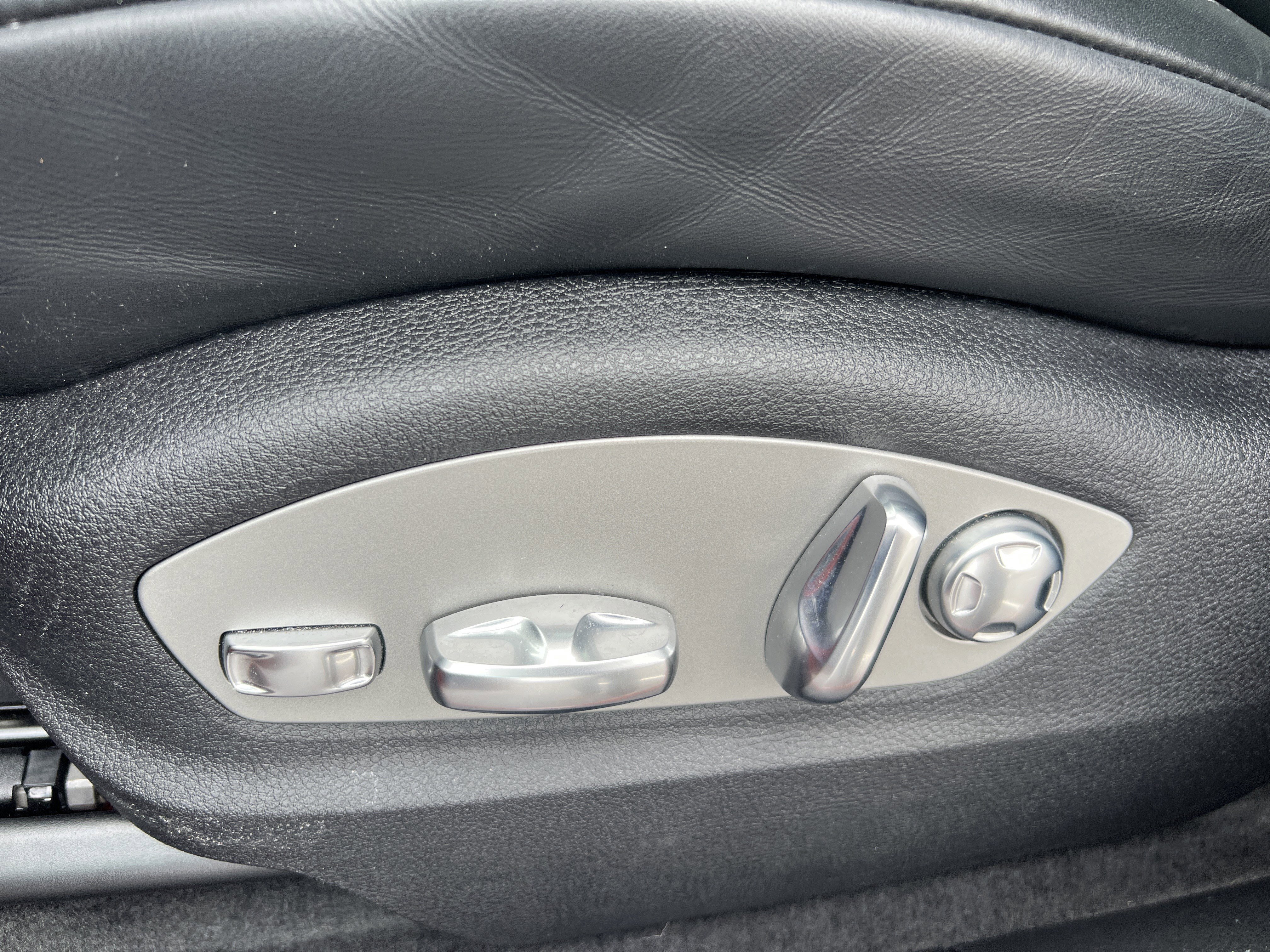 Used 2024 Porsche Macan image 23