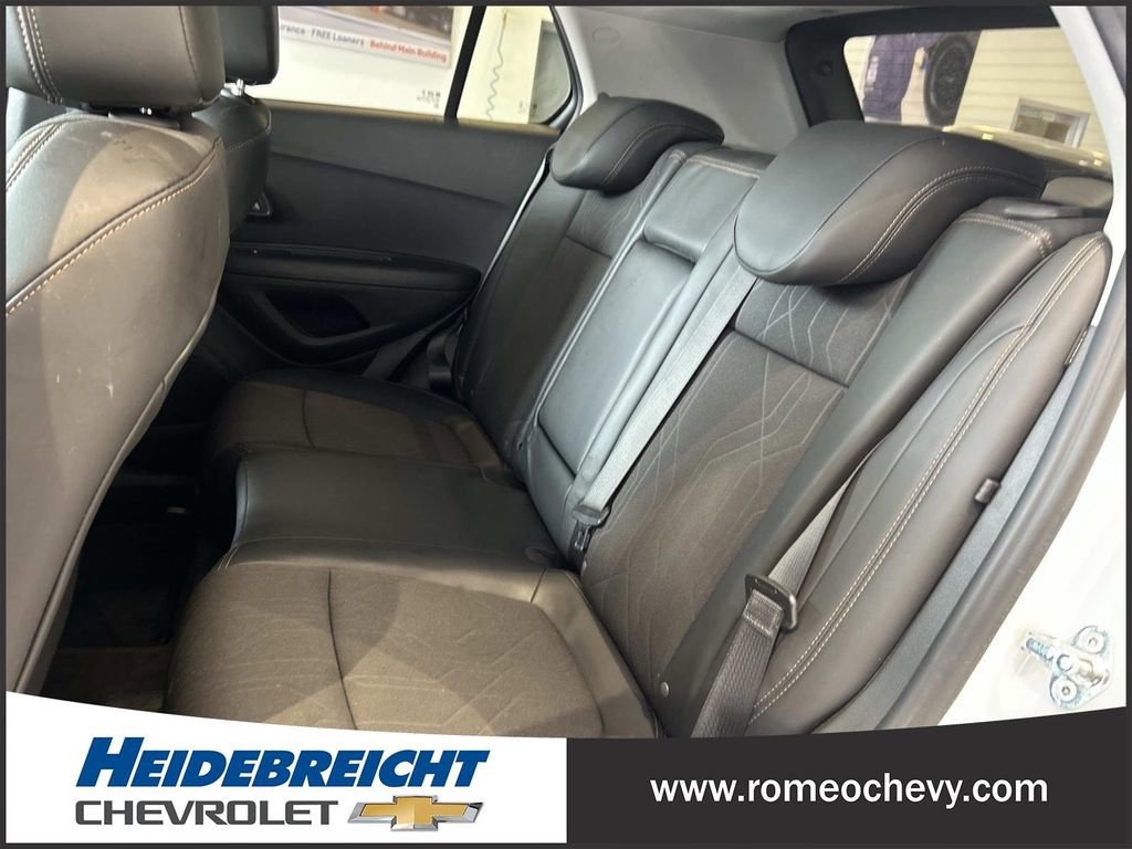 Certified 2022 Chevrolet Trax LT w/ LT Convenience Package AWD/4WD image 12
