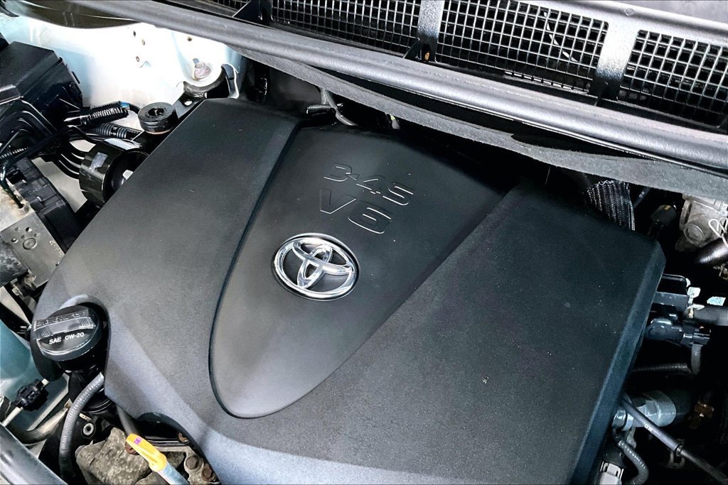 Used 2020 Toyota Sienna L FWD image 32