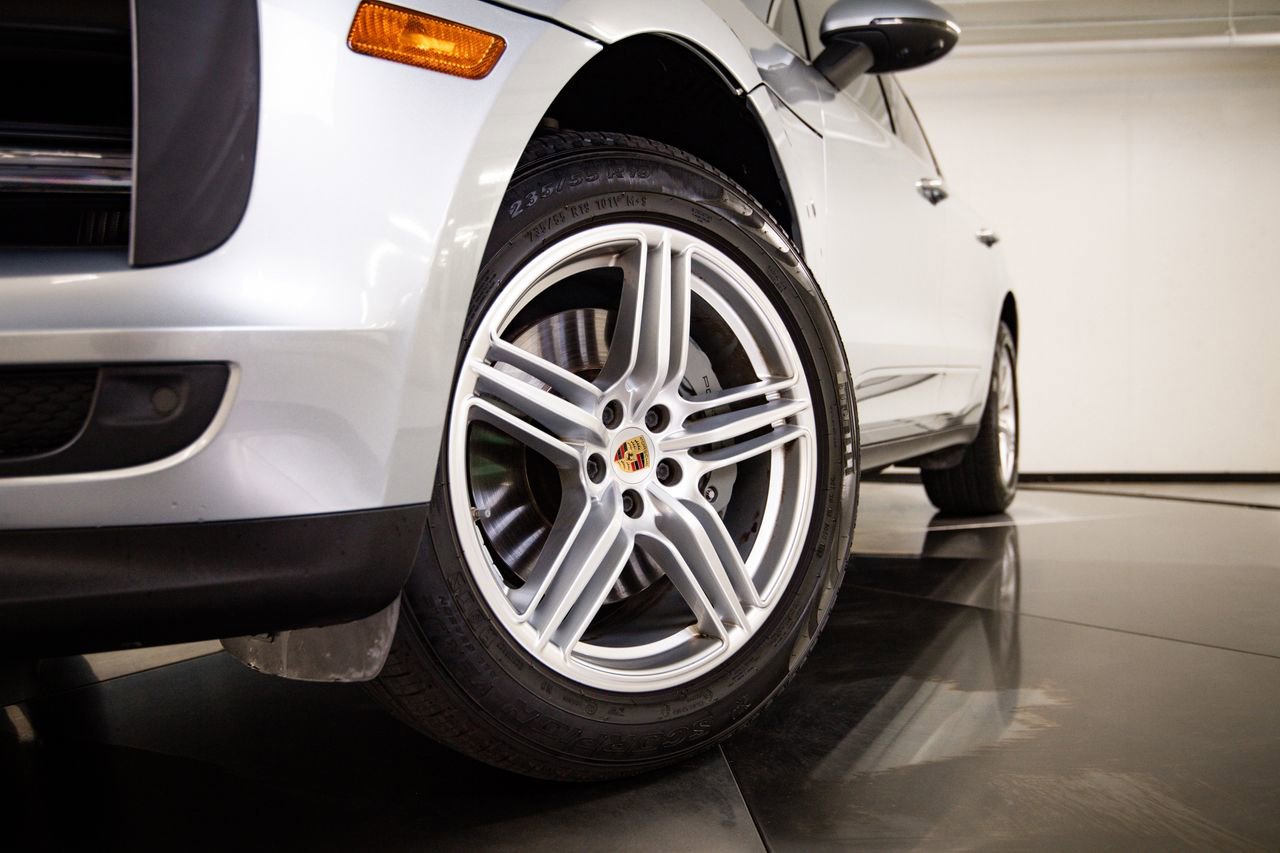 Certified 2020 Porsche Macan S AWD/4WD image 12