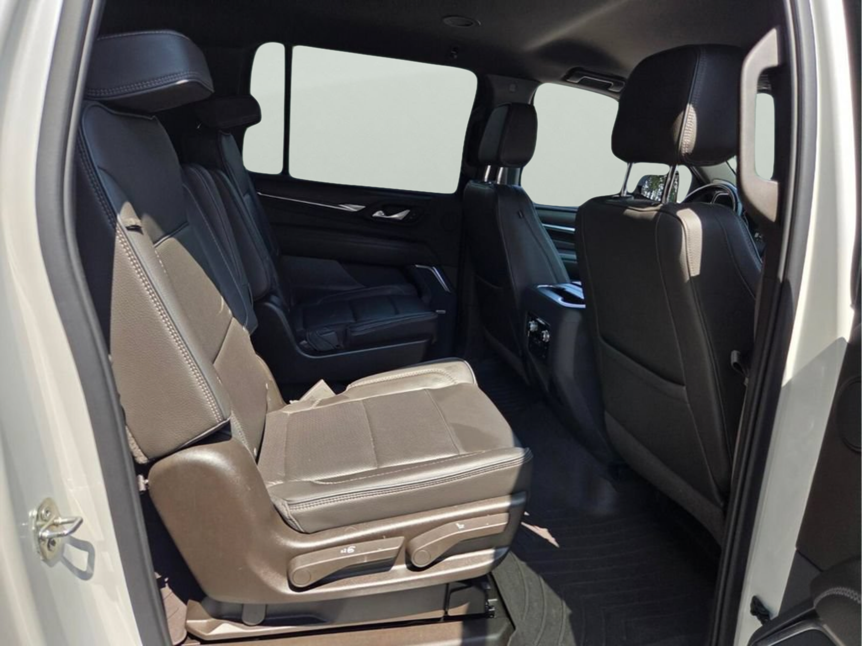 Used 2021 GMC Yukon XL Denali AWD/4WD image 23