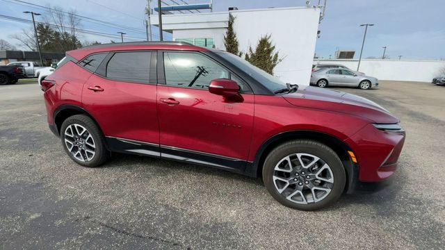 Used 2025 Chevrolet Blazer RS FWD image 3