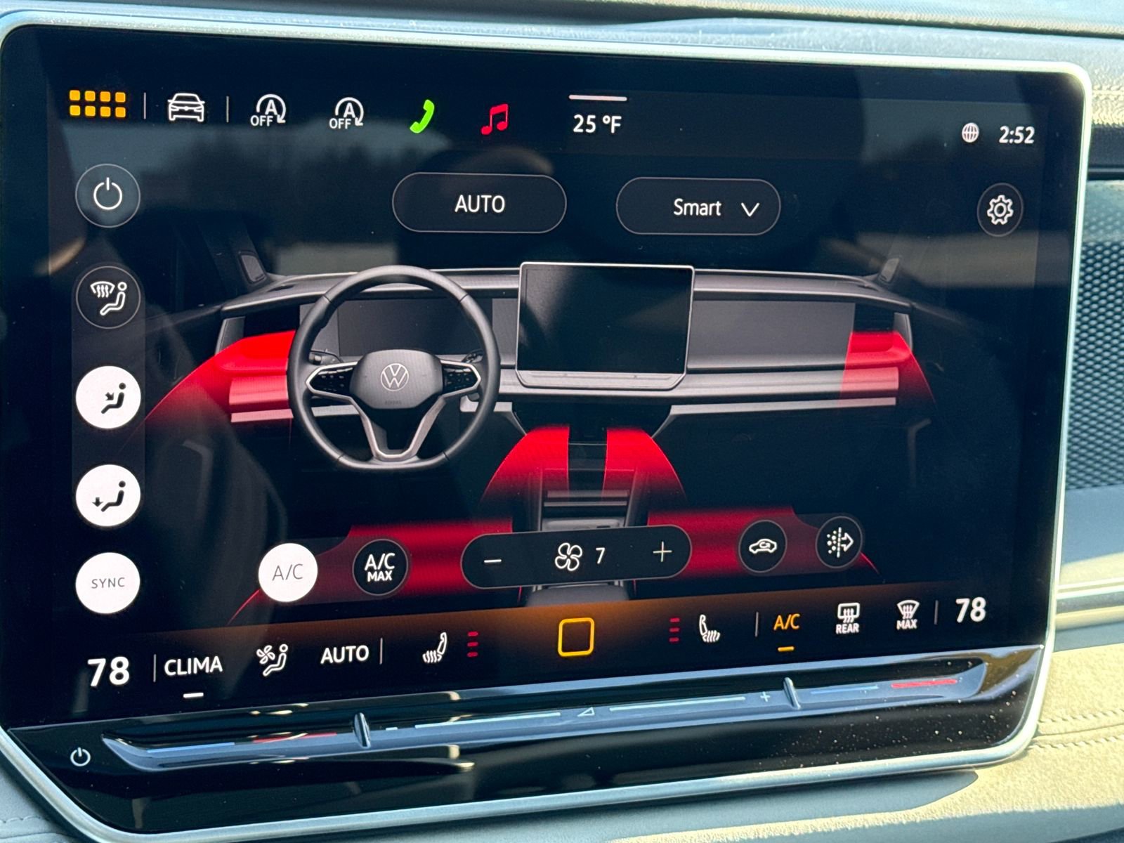 Used 2025 Volkswagen Tiguan SE image 28