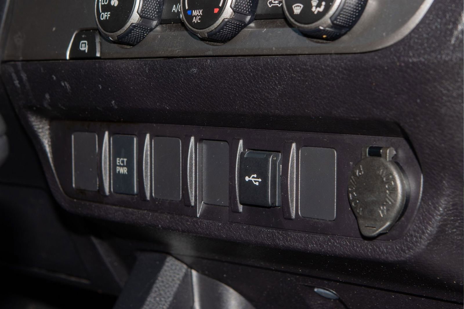 Used 2022 Toyota Tacoma SR5 w/ SR5 Appearance Package (SM) RWD image 21