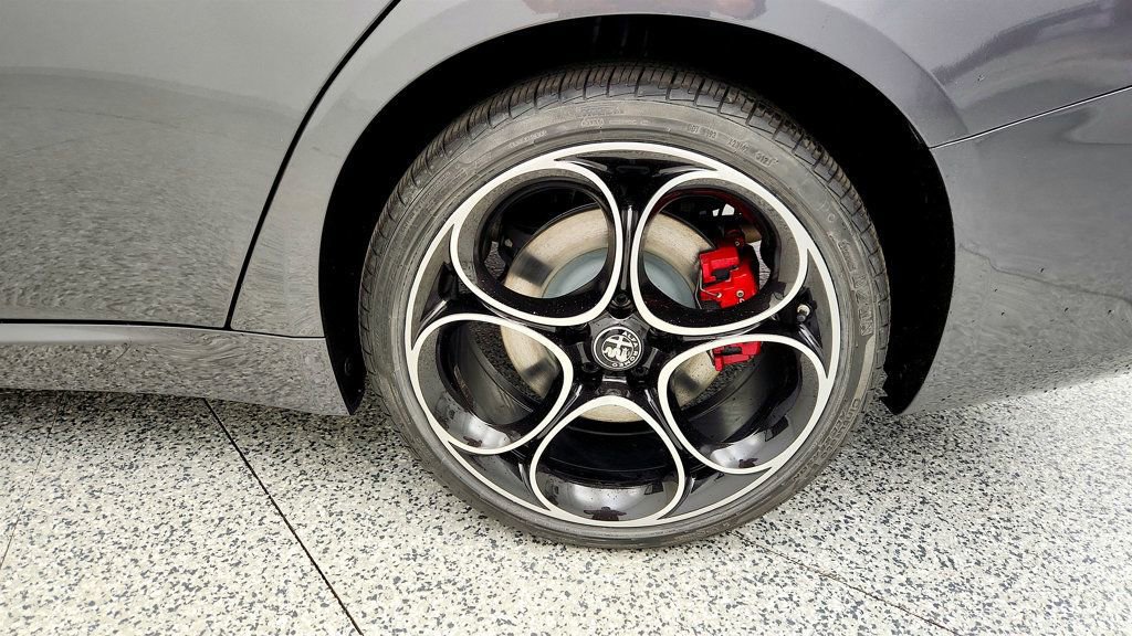 Used 2022 Alfa Romeo Giulia Ti image 9