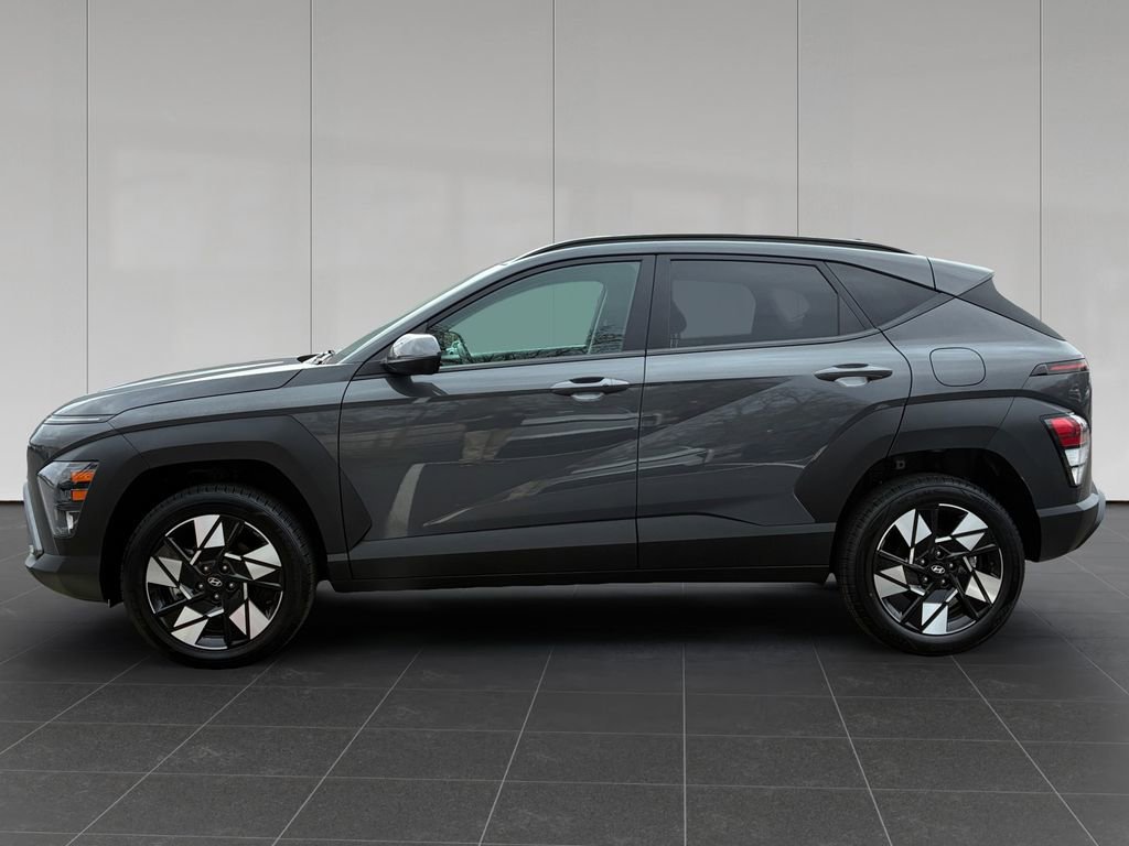Used 2025 Hyundai Kona SEL image 2