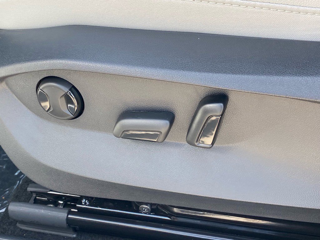 New 2025 Volkswagen Taos SE image 3