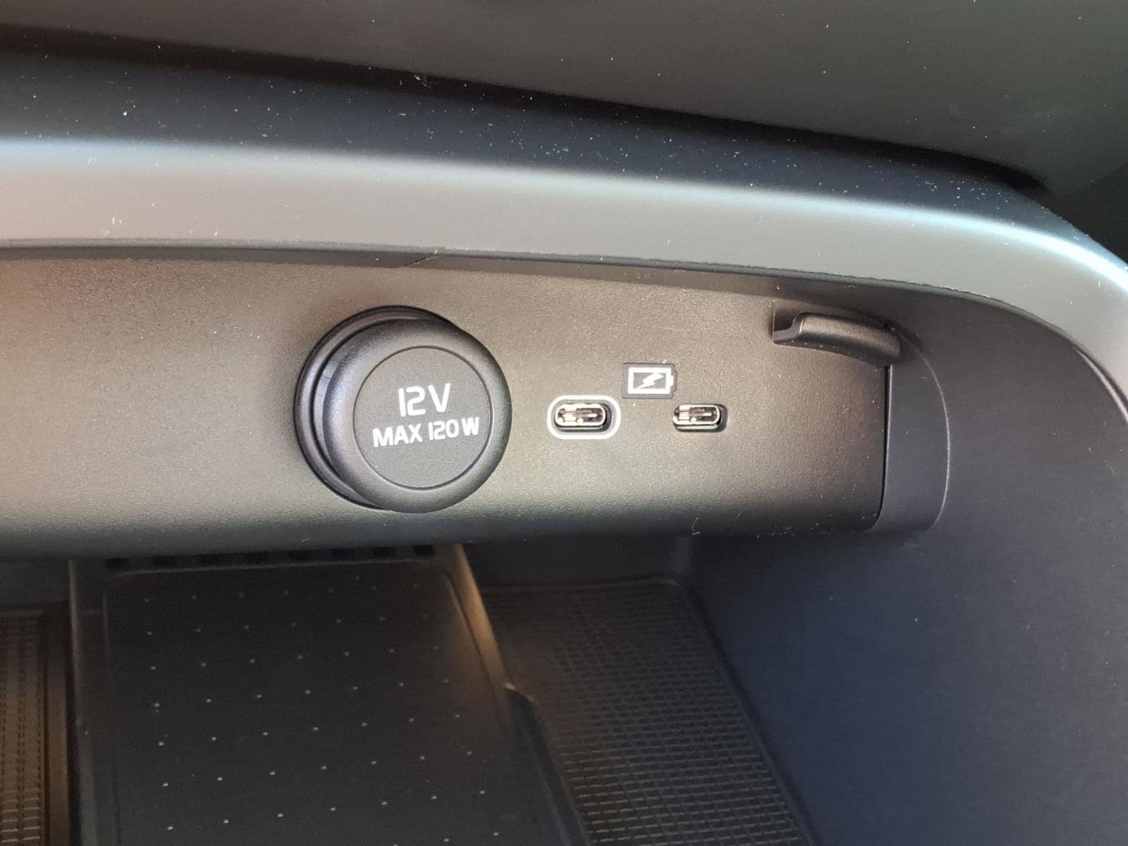 New 2026 Volvo XC40 B5 Core w/ Protection Package Premier AWD/4WD image 14