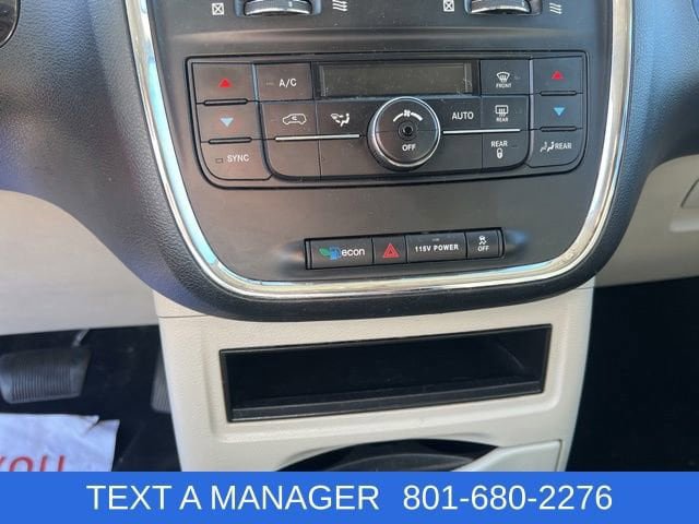 Used 2015 Chrysler Town & Country Touring FWD image 17