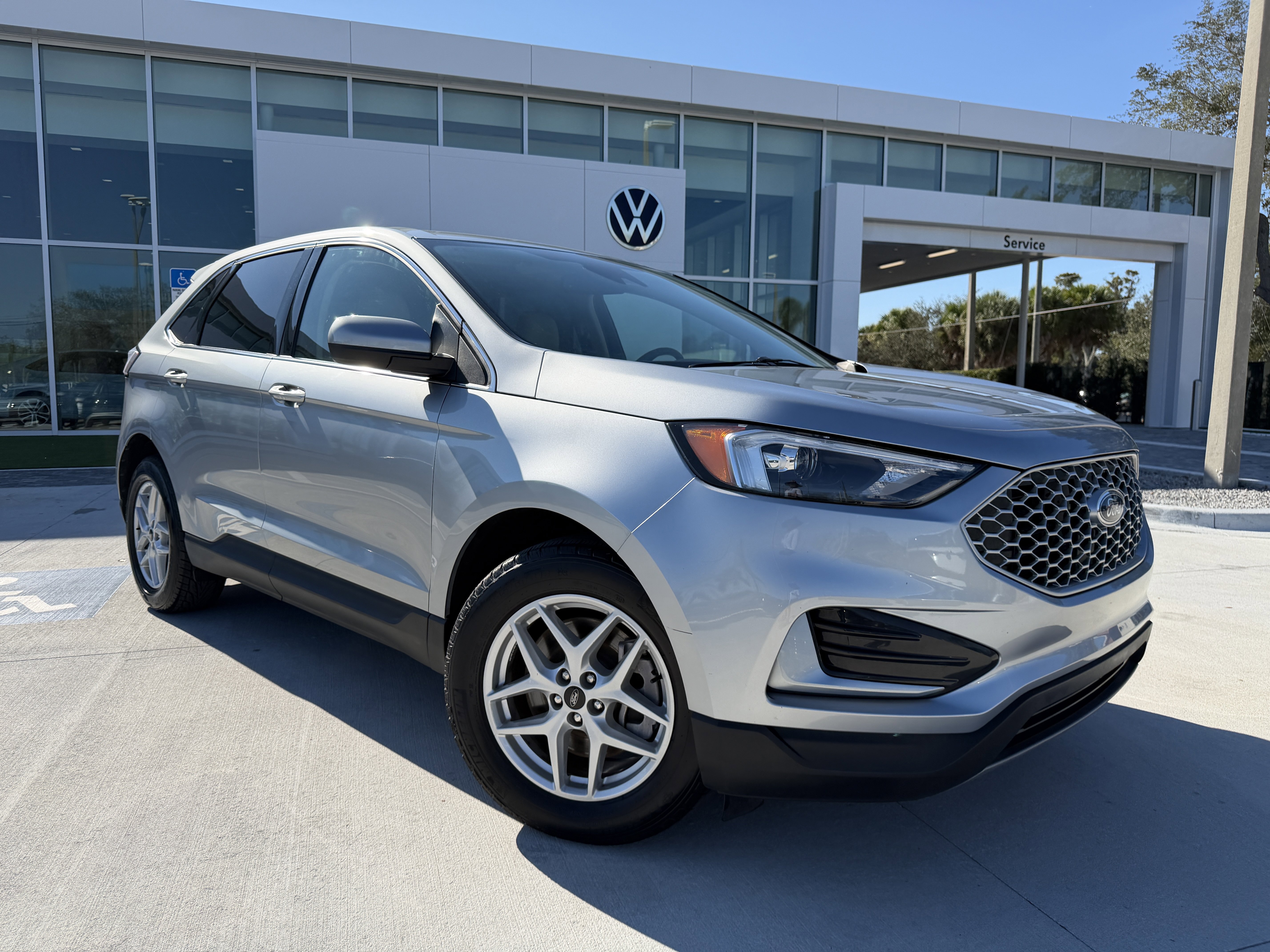 Used 2023 Ford Edge SEL image 1
