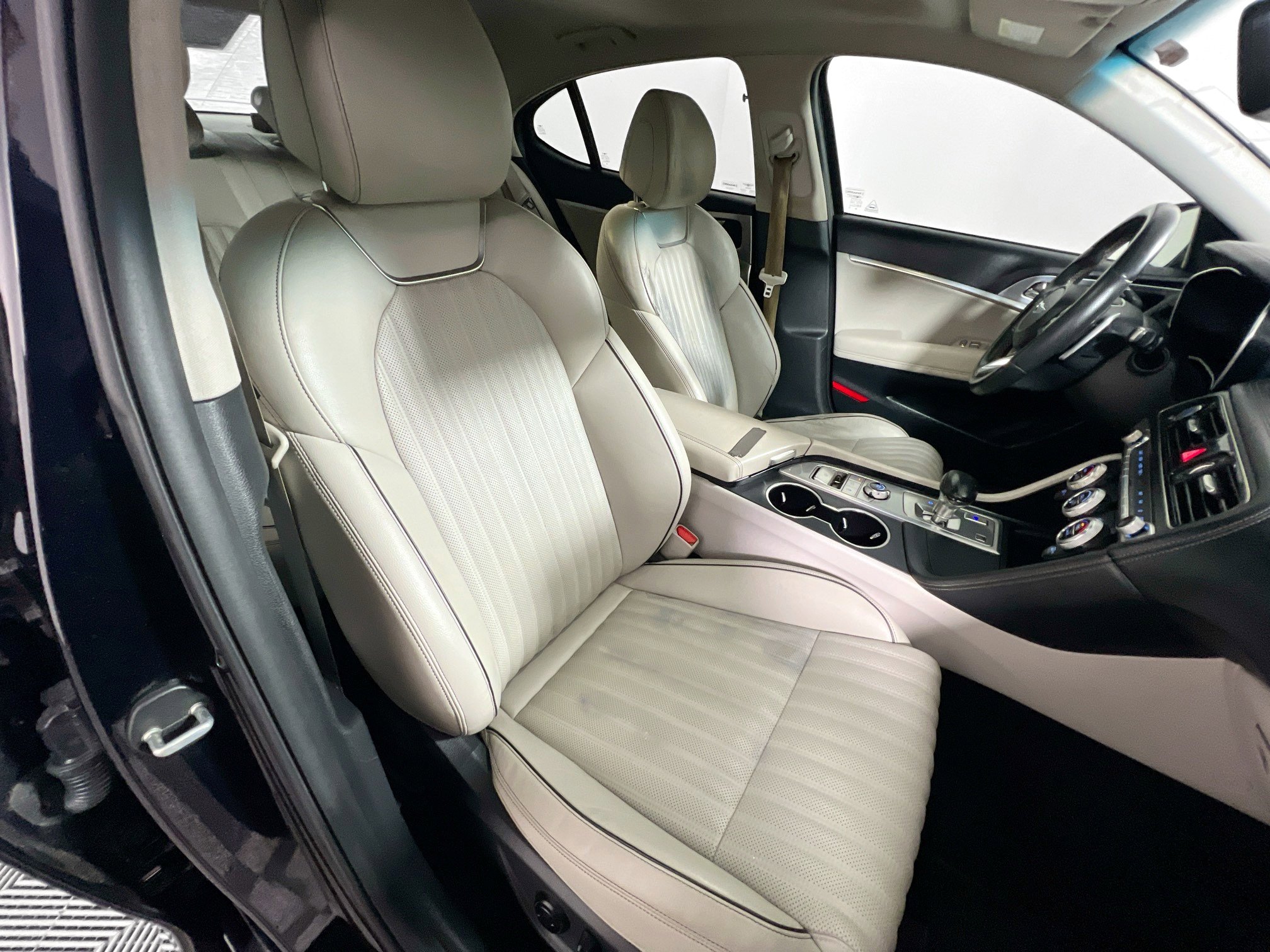 Used 2020 Genesis G70 3.3T w/ Elite Package image 30