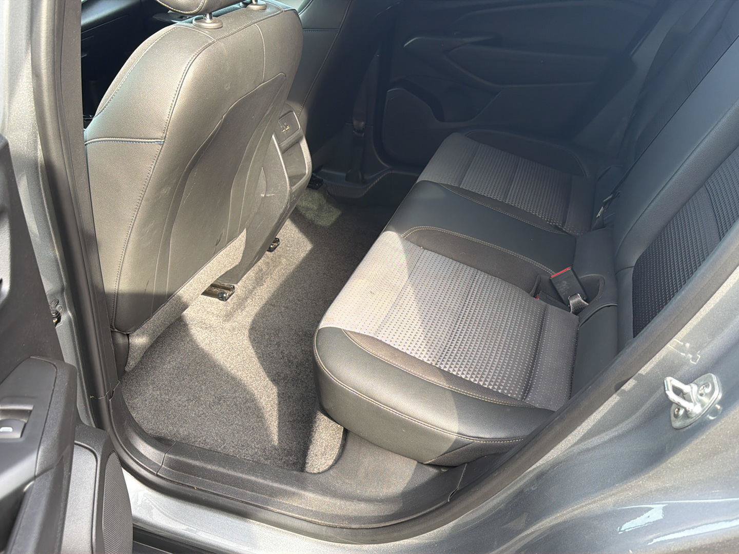 Used 2025 Chevrolet Trax LT FWD image 16