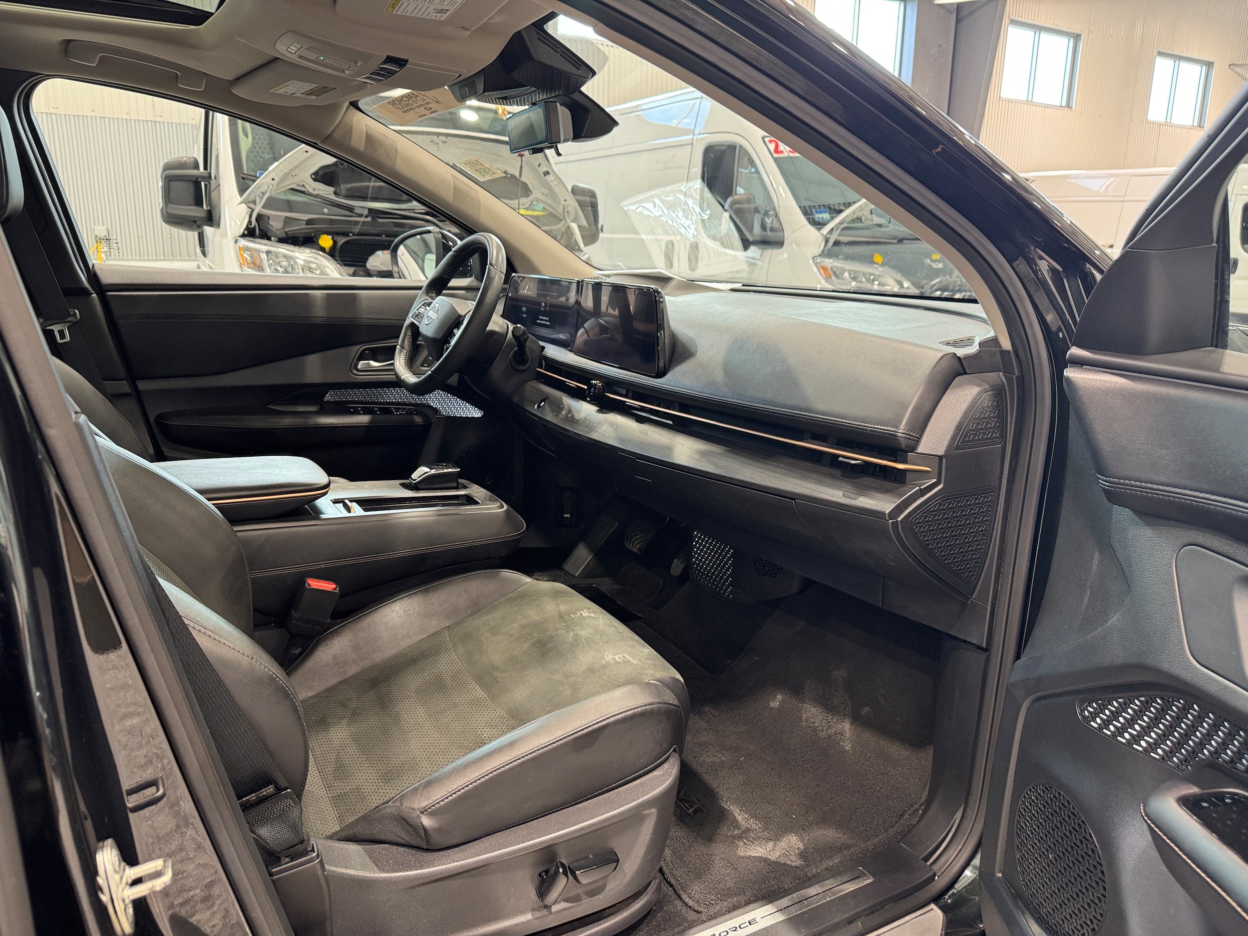 Used 2024 Nissan Ariya AWD image 17