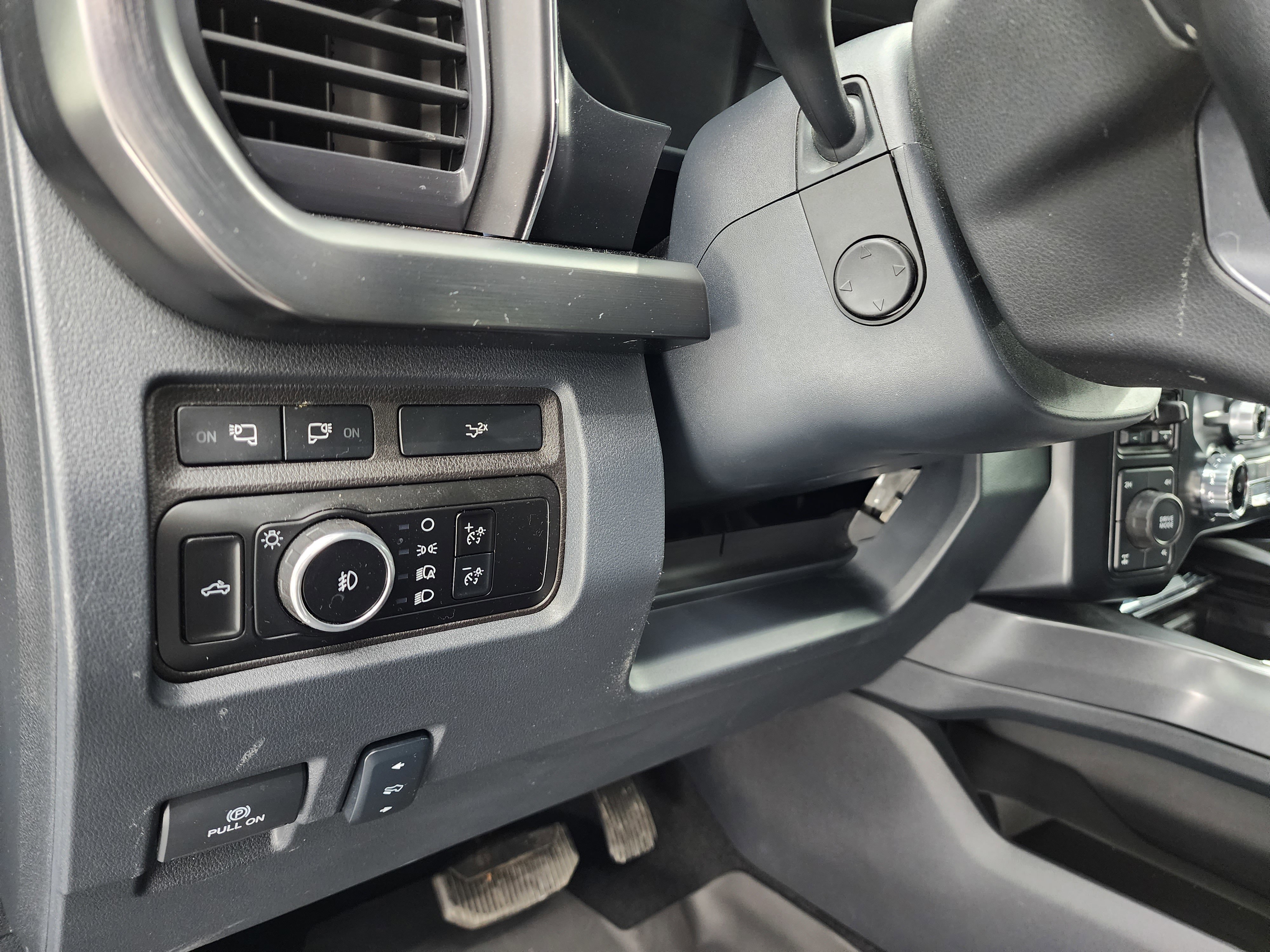 Used 2024 Ford F250 Lariat w/ Chrome Package image 48