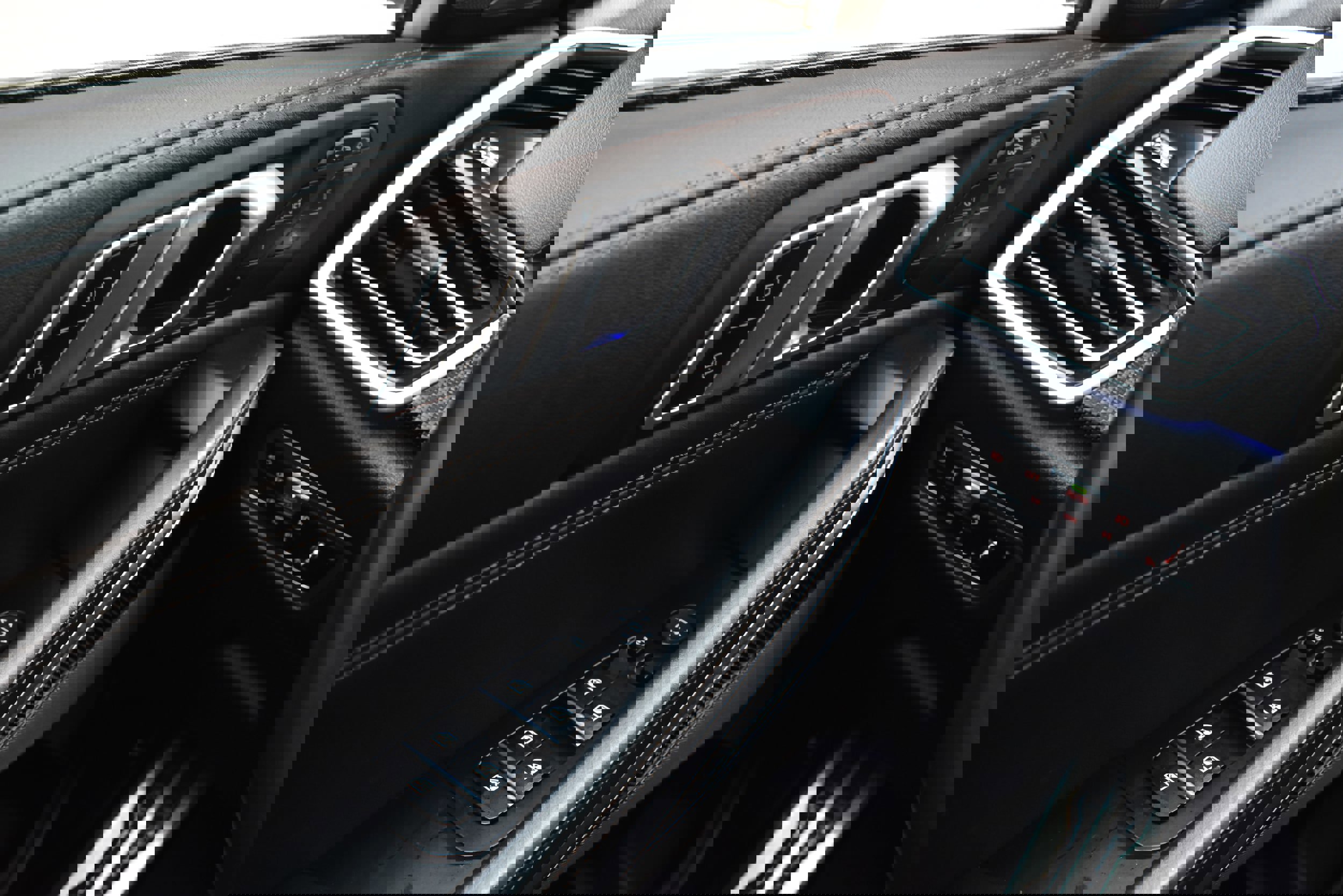 Used 2020 BMW X6 M50i w/ Executive Package image 34