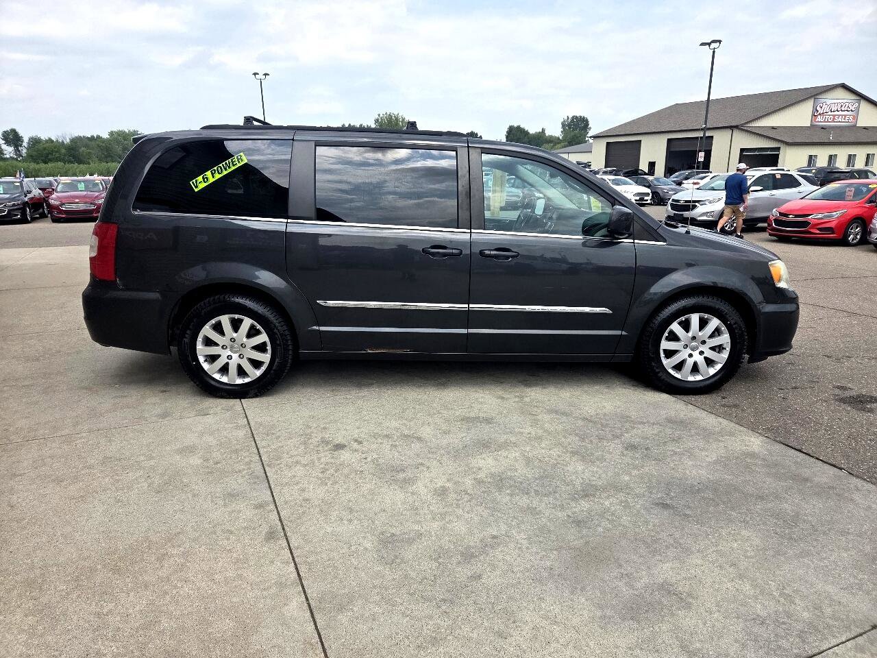 Used 2012 Chrysler Town & Country Touring w/ Entertainment Group #1 image 4