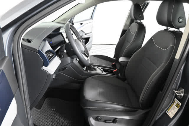 Certified 2023 Volkswagen Taos SE FWD image 17