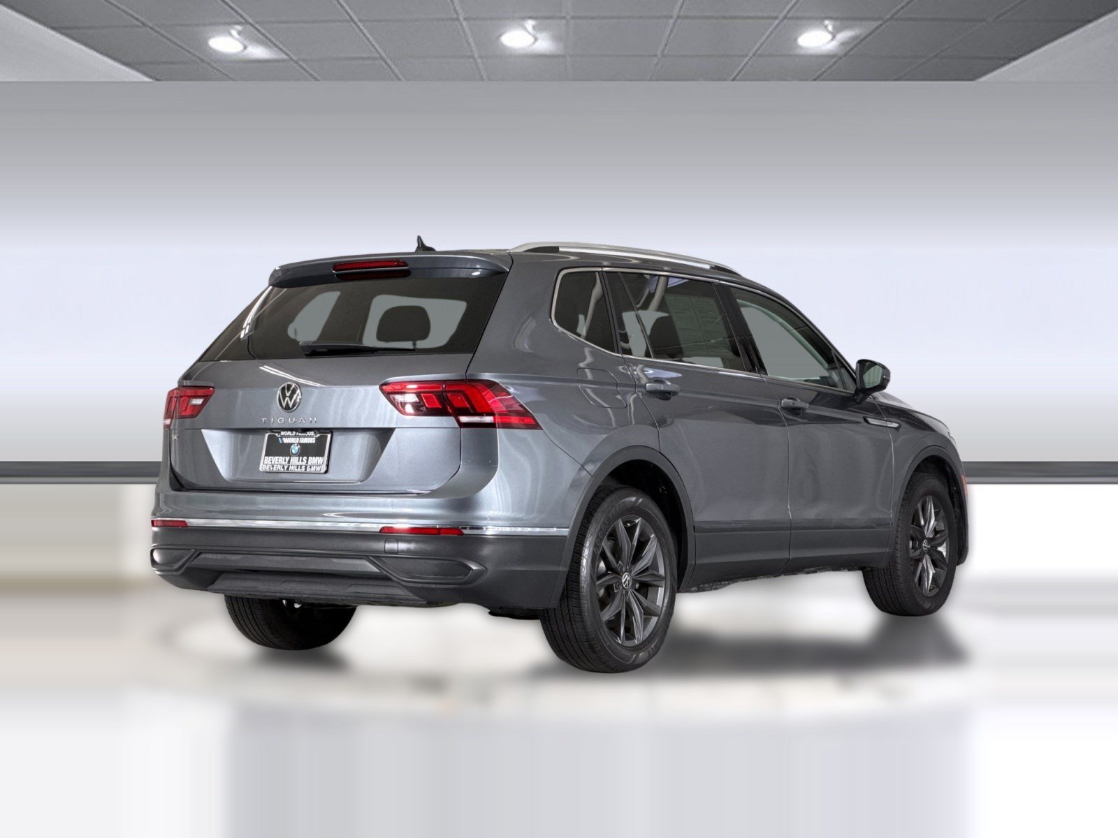 Used 2022 Volkswagen Tiguan SE FWD image 9