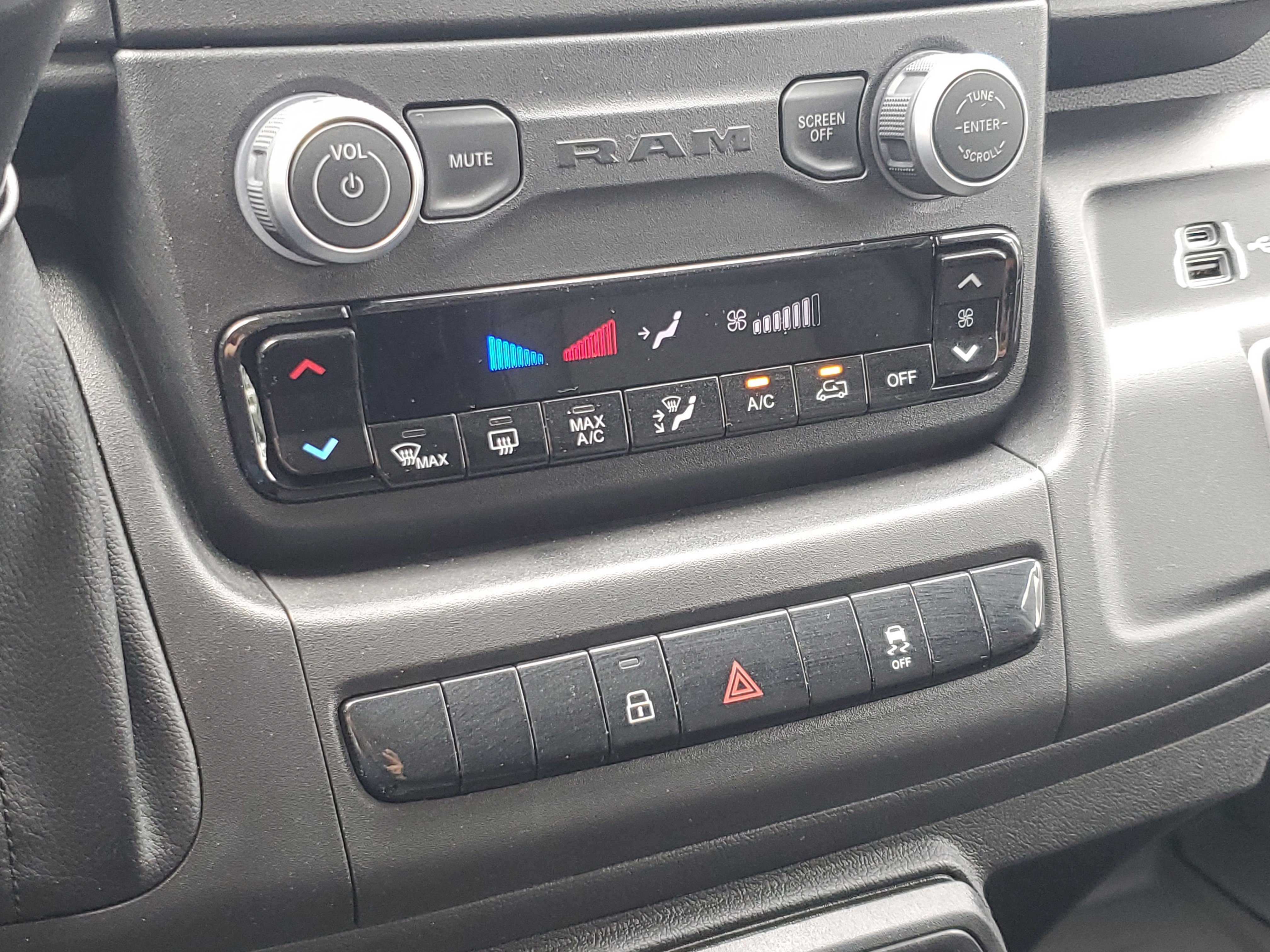 Used 2025 RAM ProMaster 2500 w/ Convenience Group image 17