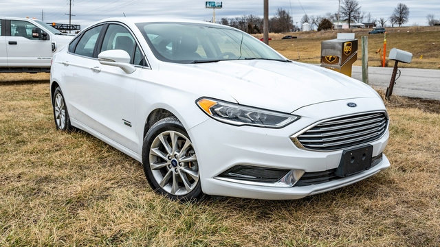 Used 2018 Ford Fusion Energi SE image 1