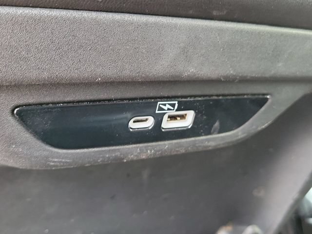 Used 2023 Chrysler Pacifica Touring-L FWD image 15